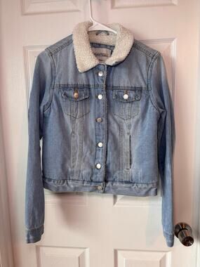 Reserve Fairfax Women’s Medium Sherpa Lined Denim Jacket Light Wash